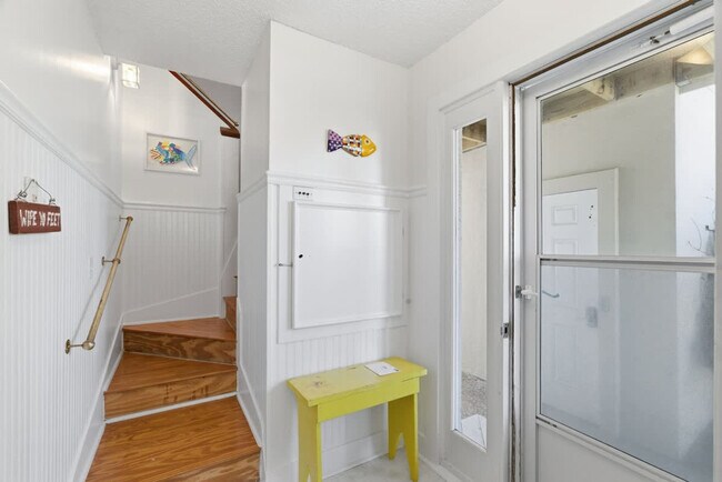 Building Photo - 2900 Ocean Dr S
