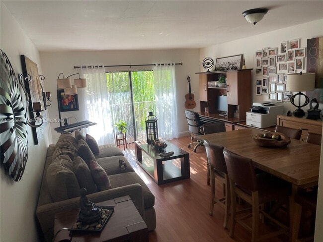 Building Photo - 9301 SW 92nd Ave