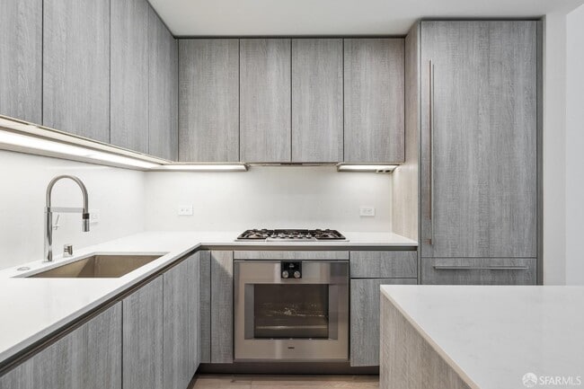 Building Photo - 201 Folsom St