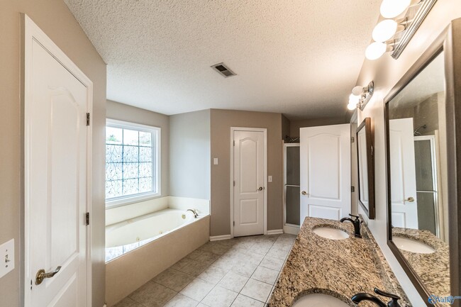 Building Photo - 139 Clubhouse Ln