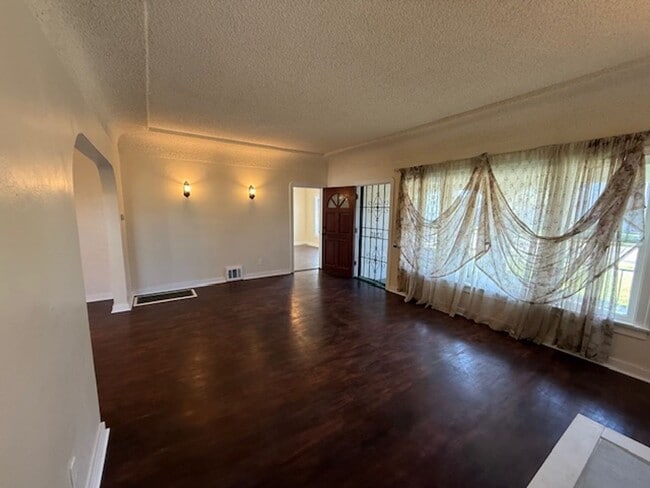 Building Photo - Corner lot home with Lots of Curb Appeal