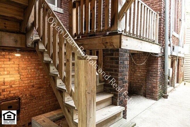 Building Photo - 1102 Rockhill St