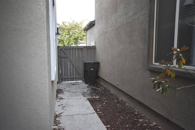 Building Photo - 1016 Rothbury Ln