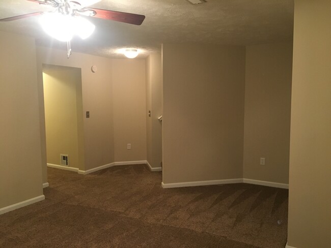 Building Photo - 320 Emmaus Cir
