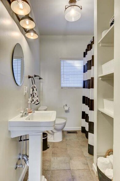 Second full bath - 939 Seymour Ave