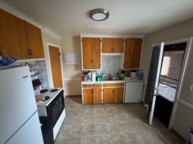 Building Photo - 1003 Ann St