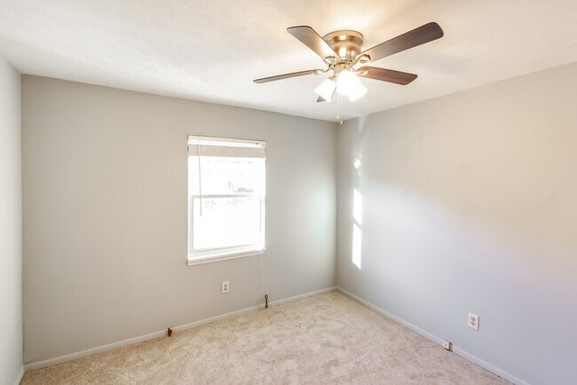 Building Photo - 5323 Dixieland Rd
