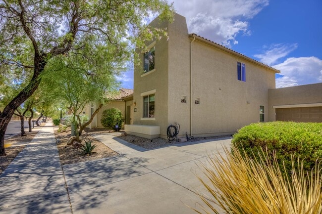 Building Photo - 6028 S Meadow Breeze Dr