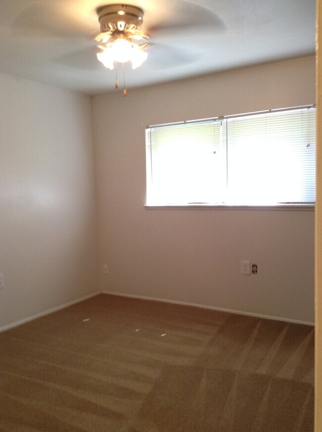 Building Photo - 12648 King Oaks Dr