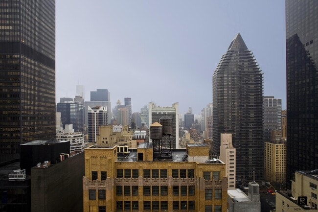 Building Photo - 30 E 38th St