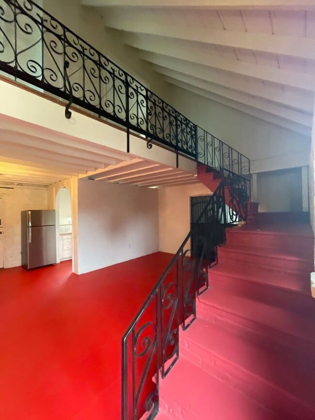 Building Photo - 840 E Brown Ave