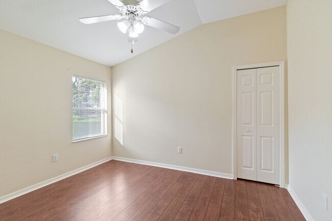Building Photo - 4 bed, 2 Bath New Tampa Home for Lease!
