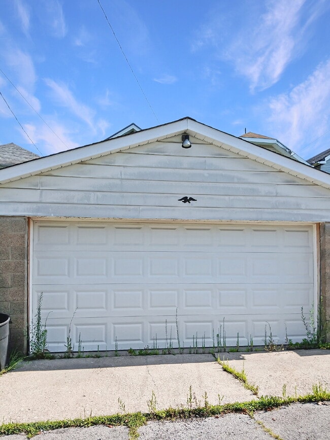 Building Photo - 1334 Oak Grove Ave