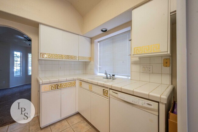 Building Photo - Fresno NorthEast Home, 3BR/2BA, Built 1989 – Across the street from Maple Creek Elementary!