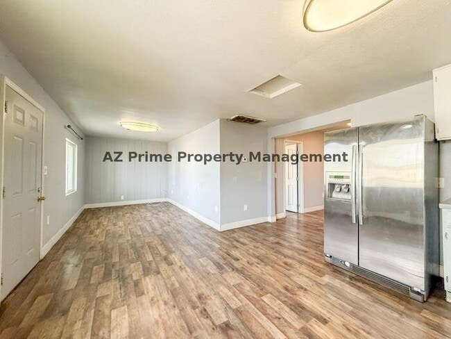 Building Photo - 2427 W Yavapai St