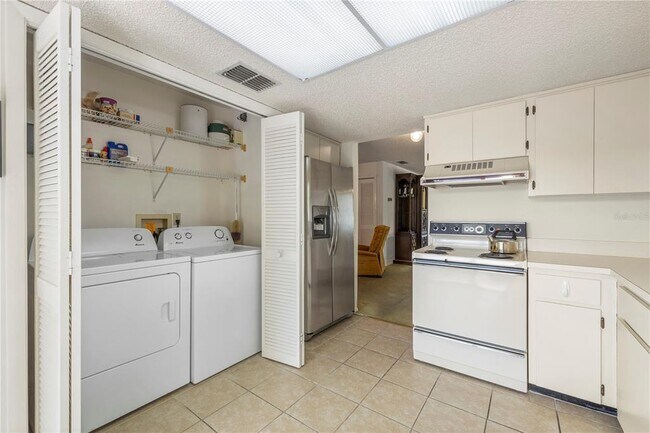 Building Photo - 8023 Feather Ct