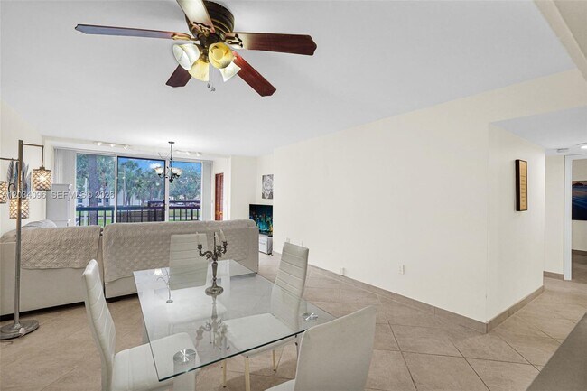 Building Photo - 10825 SW 112th Ave