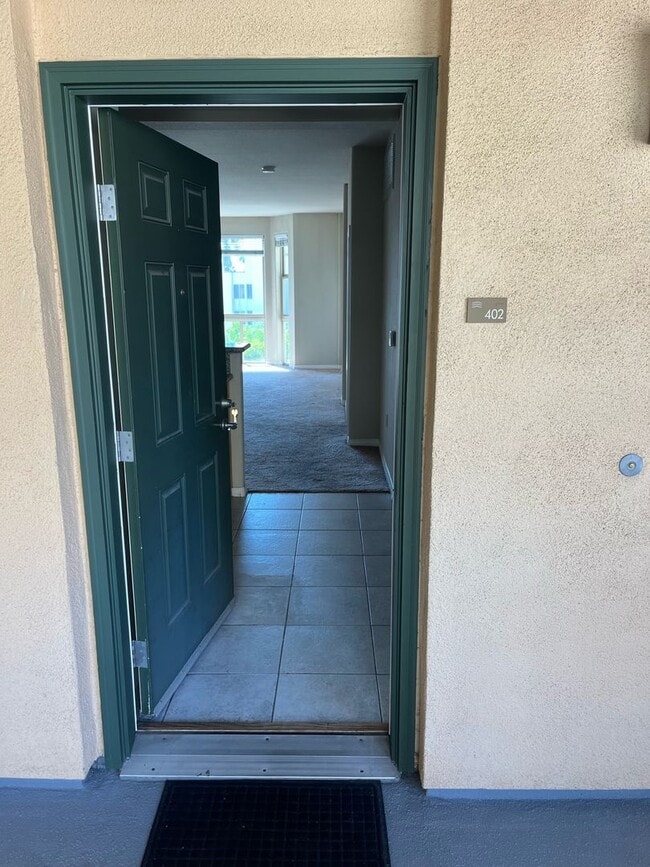 Building Photo - Stunning 2-Bedroom Condo with Panoramic Downtown Views