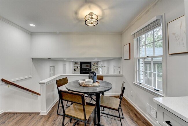 Building Photo - 1450 Cedarhurst Dr