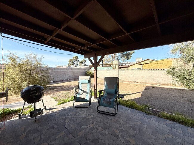 Building Photo - Fully Furnished 4-Bedroom Home in Prime Central Las Vegas Location