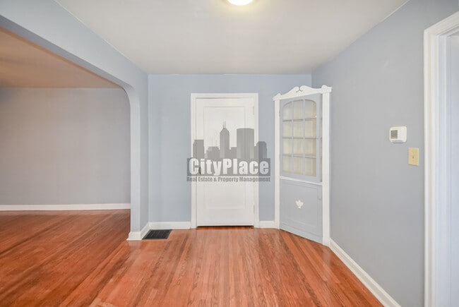 Building Photo - 912 N Bancroft St