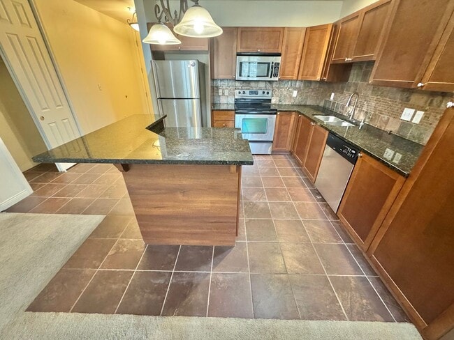 Building Photo - LIMITED TIME ONLY-MOVE IN SPECIAL OFFER WITH THIS AMAZING ONE BEDROOM CONDO CENTRALLY LOCATED IN ...