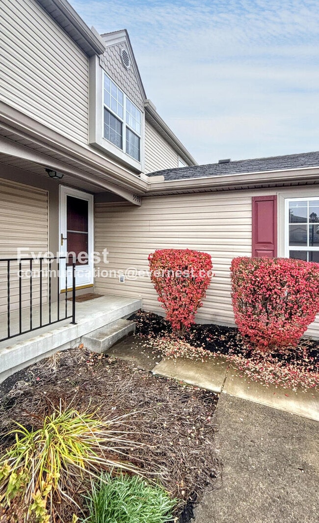 Building Photo - Spacious Condo with Modern Amenities and Garage Parking