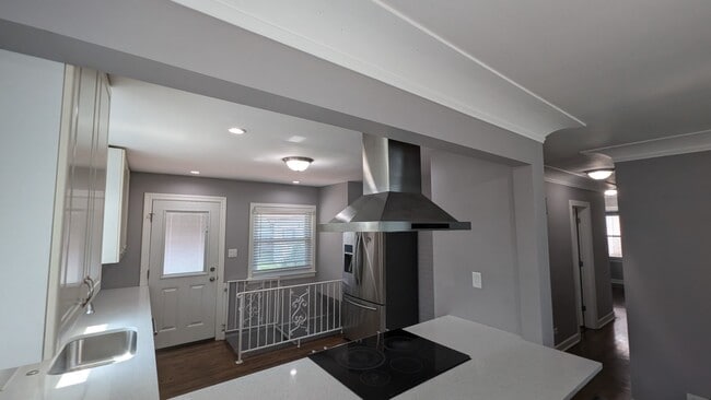 Building Photo - ?? Spacious 3BR Ranch | District 57 & Pros...