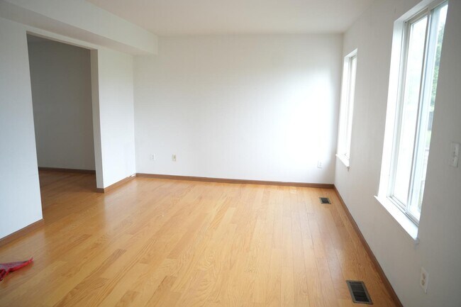 Building Photo - 22115 Pasadena Ln