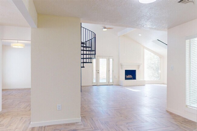 Building Photo - 707 Center Hill Dr