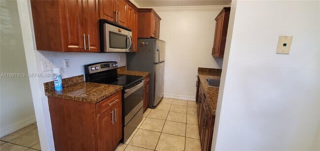 Building Photo - 1925 Madison St