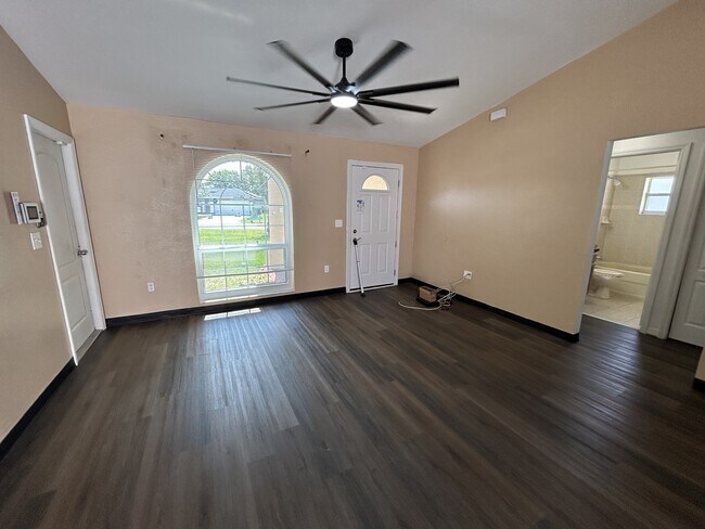 Building Photo - 659 Jaguar Ct