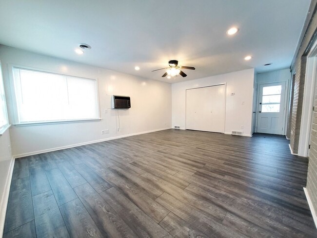 Building Photo - 3 Bed- 2 Full Bath Ranch for Rent | Newly ...