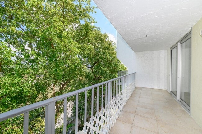 Building Photo - 650 NE 64th St