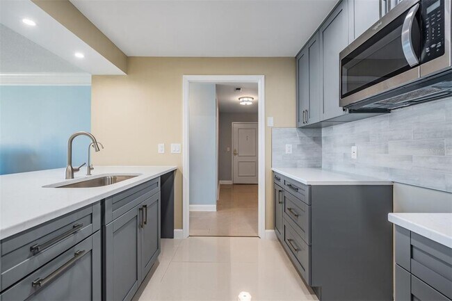 Building Photo - 345 Bayshore Blvd