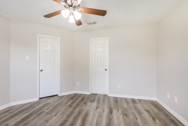 Building Photo - 28923 Village Creek Loop