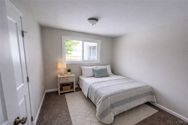 Building Photo - 4989 Driftwood Dr