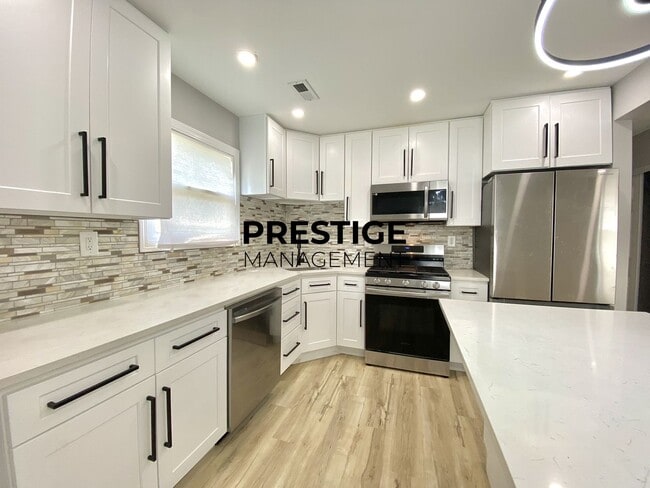 Building Photo - Updated 3 Bedroom Home in Gary