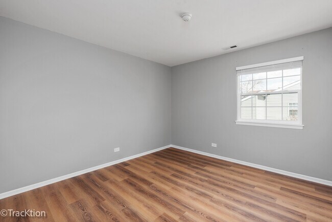 Building Photo - 549 E Shag Bark Ln