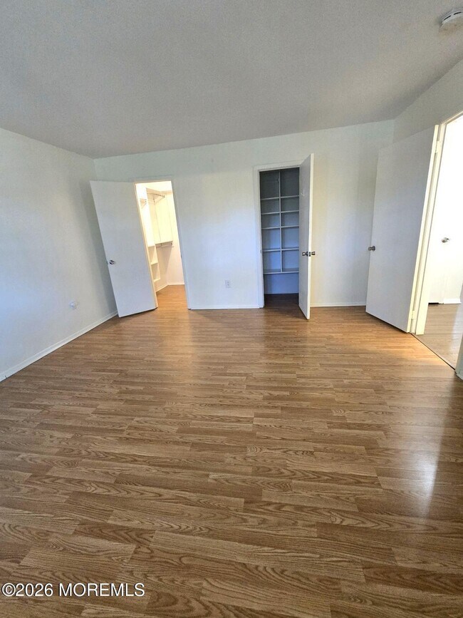 Building Photo - 364 Westwood Ave