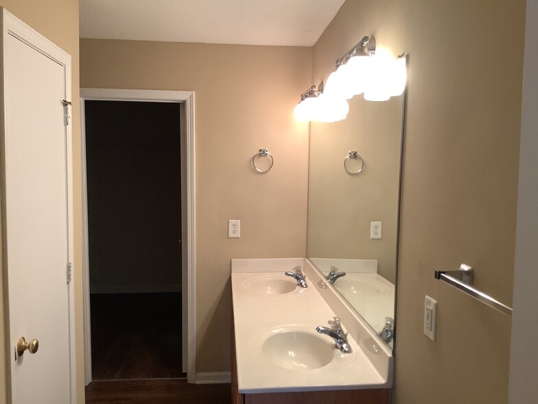 Building Photo - 5710 Waterpoint Dr