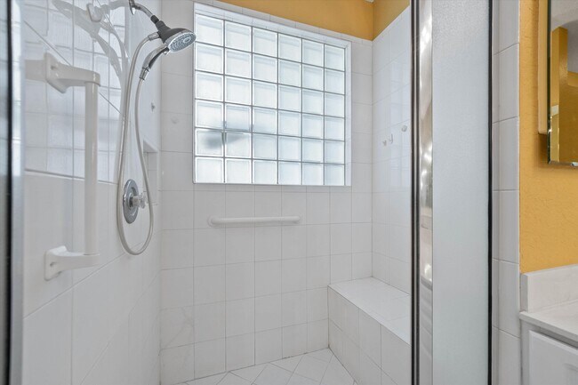 Building Photo - 10860 Fairmont Village Dr