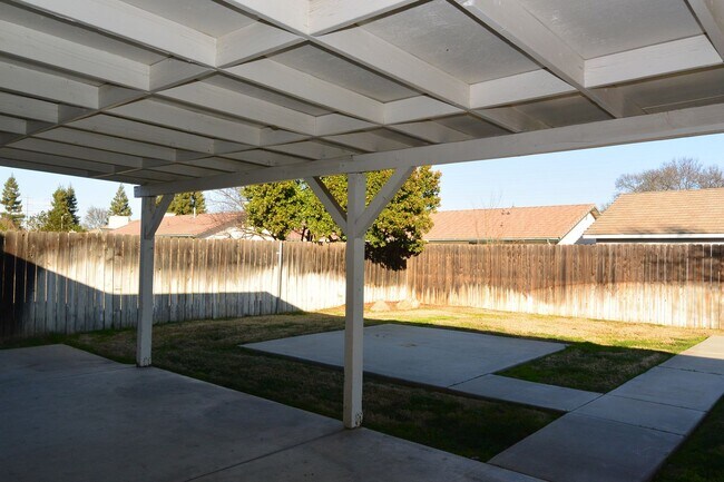 Building Photo - 1420 S Arroyo St