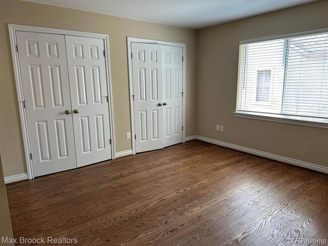 Building Photo - 1049 Birchwood Ave