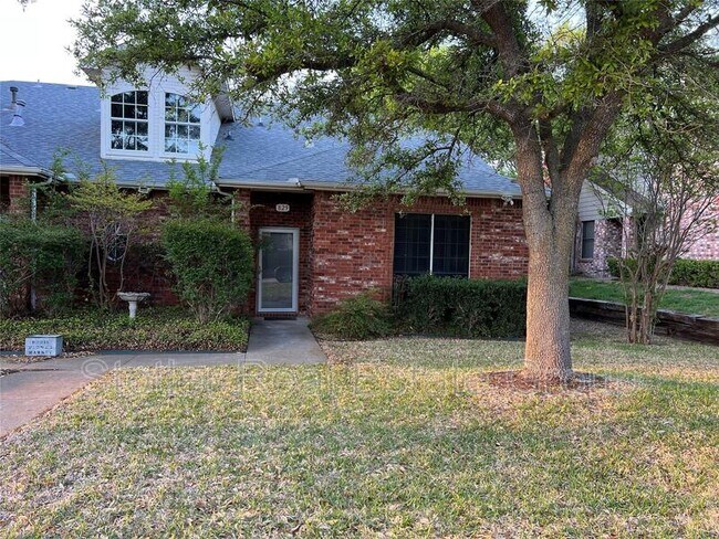 Building Photo - 829 Ash Grove Ln