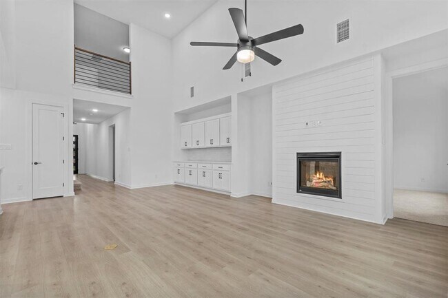 Building Photo - 547 Billowing Way