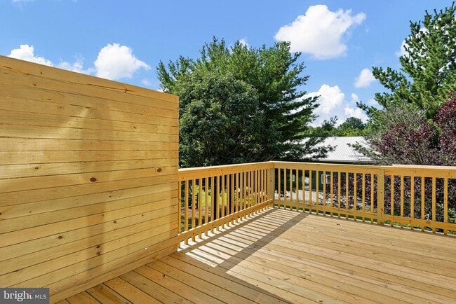 Building Photo - 22 Crenshaw Ct