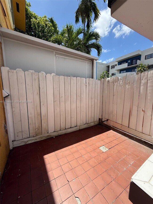 Building Photo - 1460 W 41st St