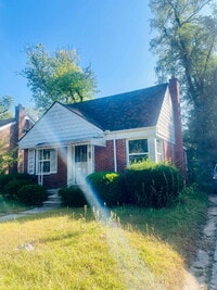 Building Photo - Charming 3-Bed, 2-Bath Gem on Woodbine Street – Cozy Comfort in 850 Sq Ft!