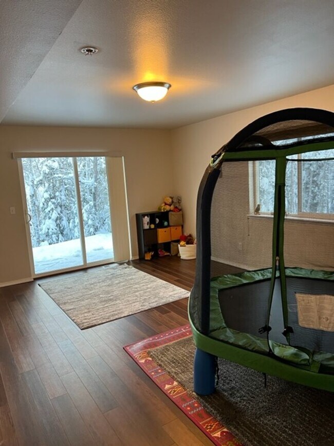 Building Photo - 4 Bedroom Eagle River Home!